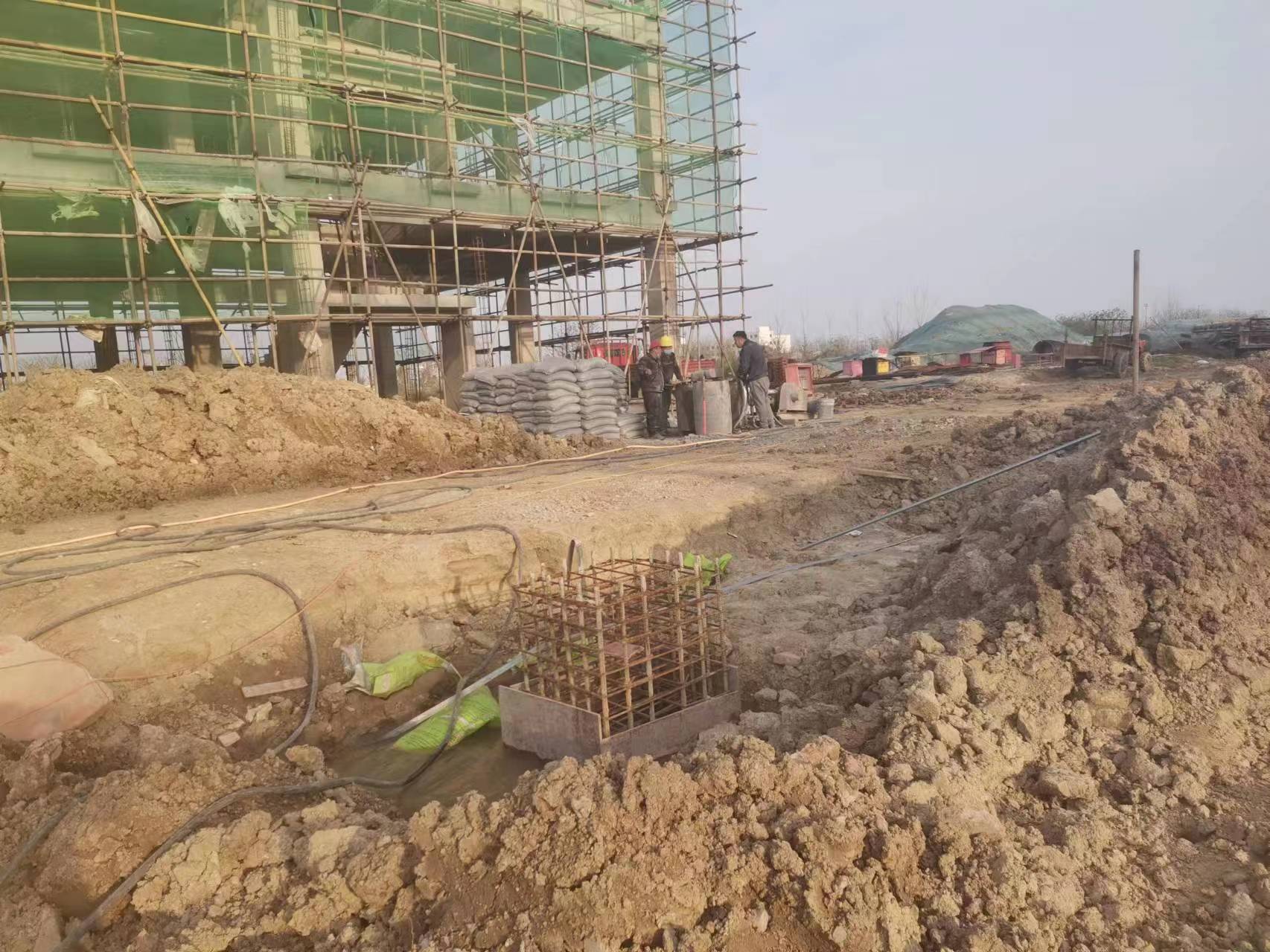 宁强当桥梁出现裂缝的时候应该及时加固修补